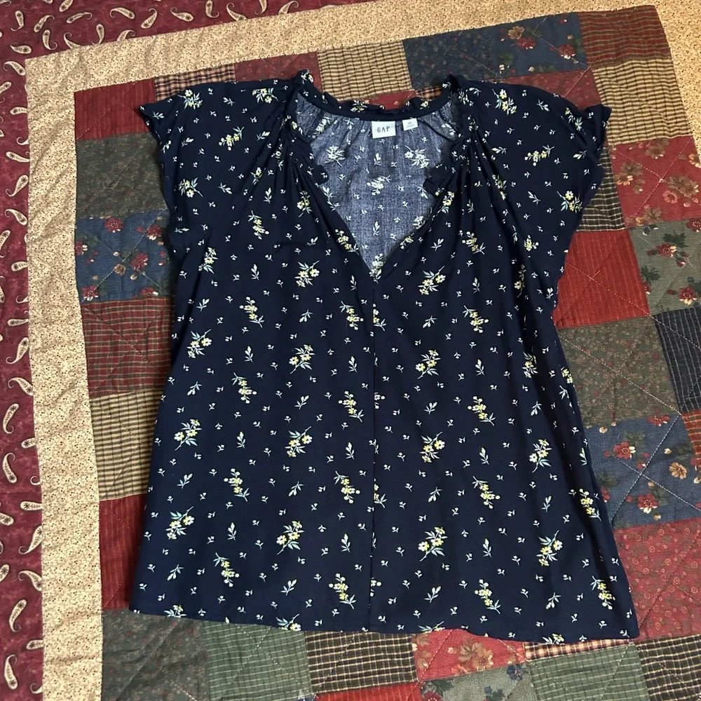 GAP Navy Floral Blouse - Women’s size X-Small - Picture 1 of 7
